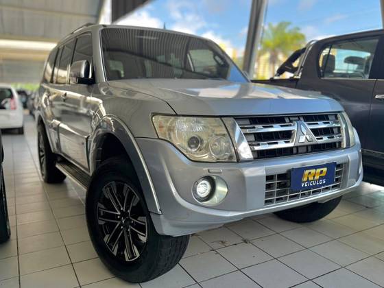 MITSUBISHI PAJERO FULL 3.2 HPE 4X4 16V TURBO INTERCOOLER DIESEL 4P AUTOMÁTICO MITSUBISHI PAJERO FULL 3.2 HPE 4X4 16V TURBO INTERCOOLER DIESEL 4P AUTOMÁTICO